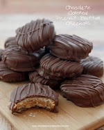 Chocolate Covered Peanut Butter Crackers was pinched from <a href="http://chocolatechocolateandmore.com/chocolate-covered-peanut-butter-crackers/" target="_blank">chocolatechocolateandmore.com.</a>