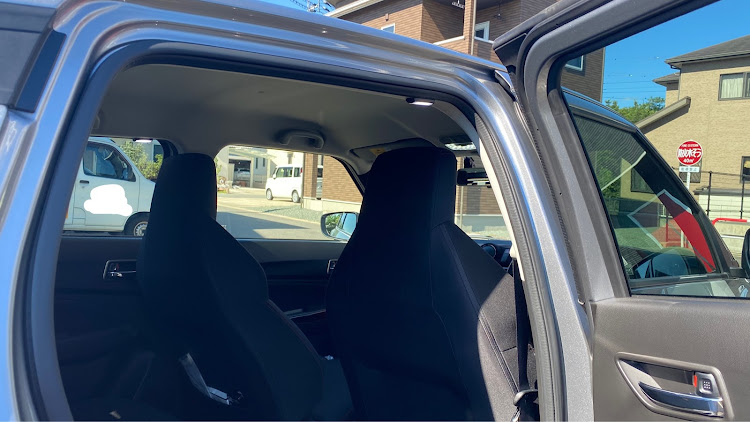 スイフトスポーツのDIY・ルームランプ増設・ホロライブ・百鬼あやめ・スエード貼りに関するカスタム事例の投稿画像9枚目