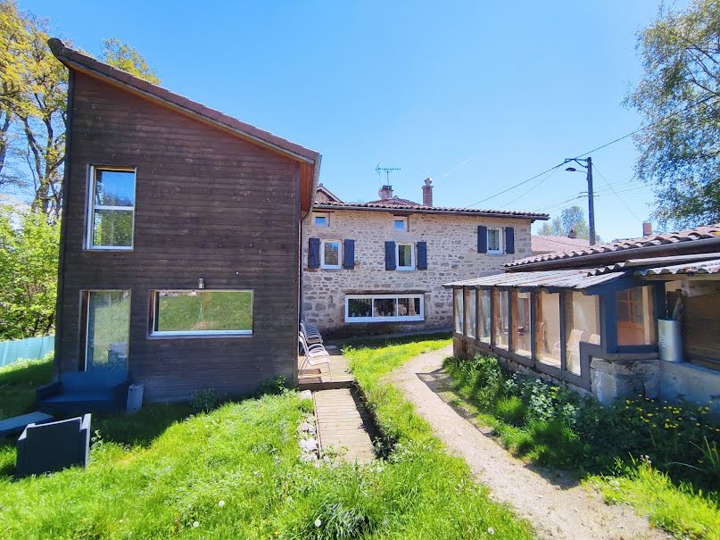 Vente maison 6 pièces 180.42 m² à Saint-Rémy-sur-Durolle (63550), 173 000 €