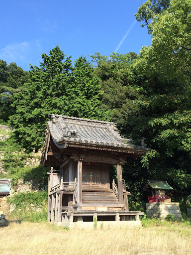 城山の祠