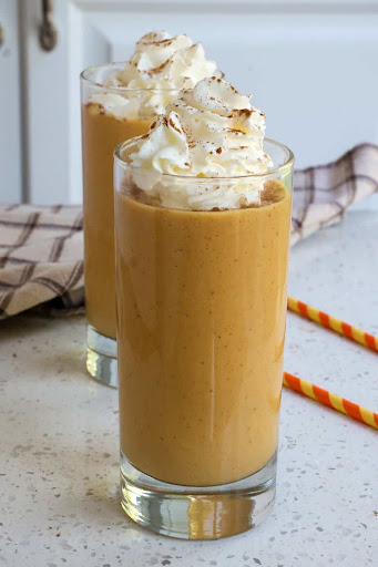 This pumpkin smoothie is a refreshing fall treat with the fresh flavors of pumpkin, cinnamon, nutmeg, and vanilla.  It is made in the blender in less than 5 minutes. 