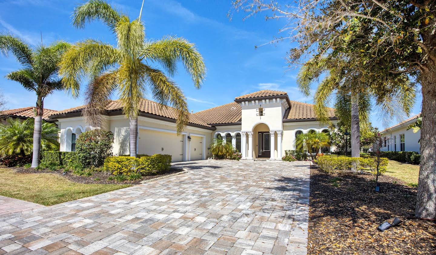 Property with pool Lakewood Ranch