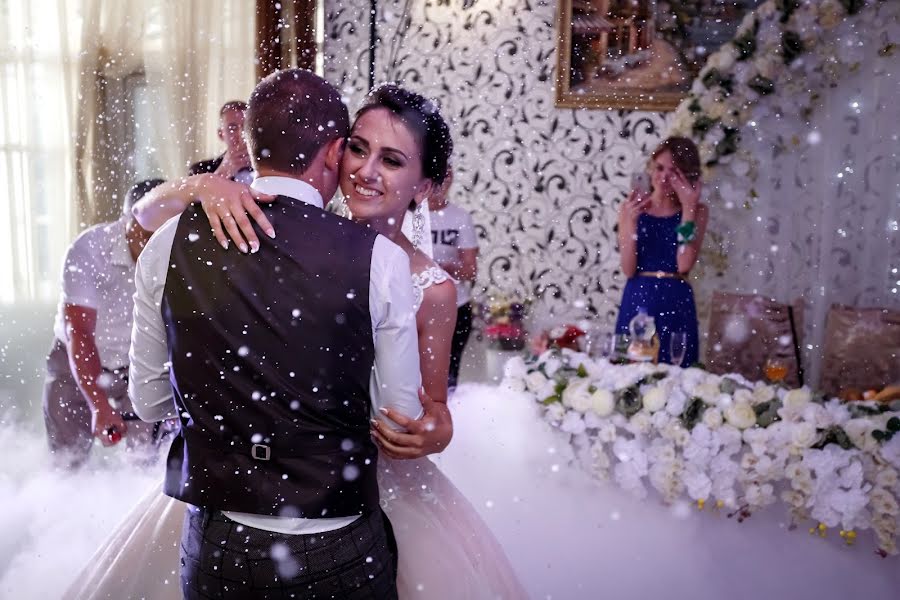Bröllopsfotograf Konstantin Anoshin (kotofotik). Foto av 12 augusti 2019