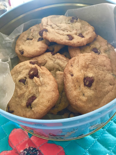 Chocolate chip cookies are ready to share!