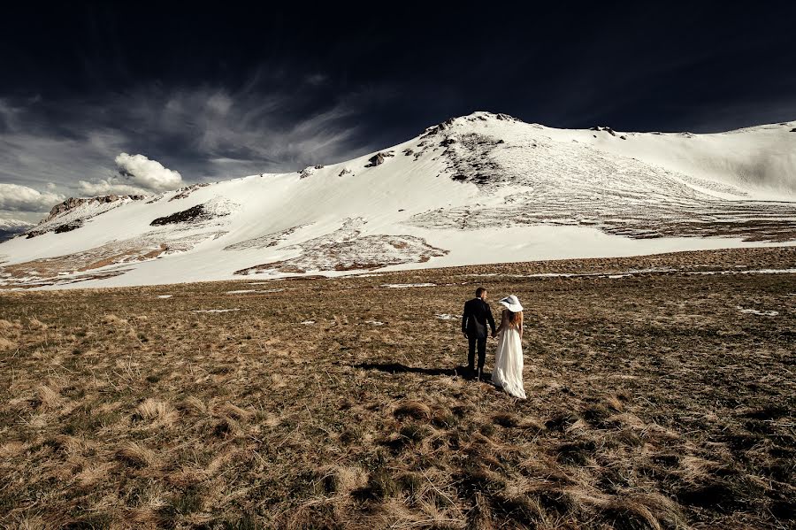 Fotógrafo de casamento Konstantin Tarasenko (kostya93). Foto de 10 de abril 2020