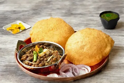 5 Poori With Chole