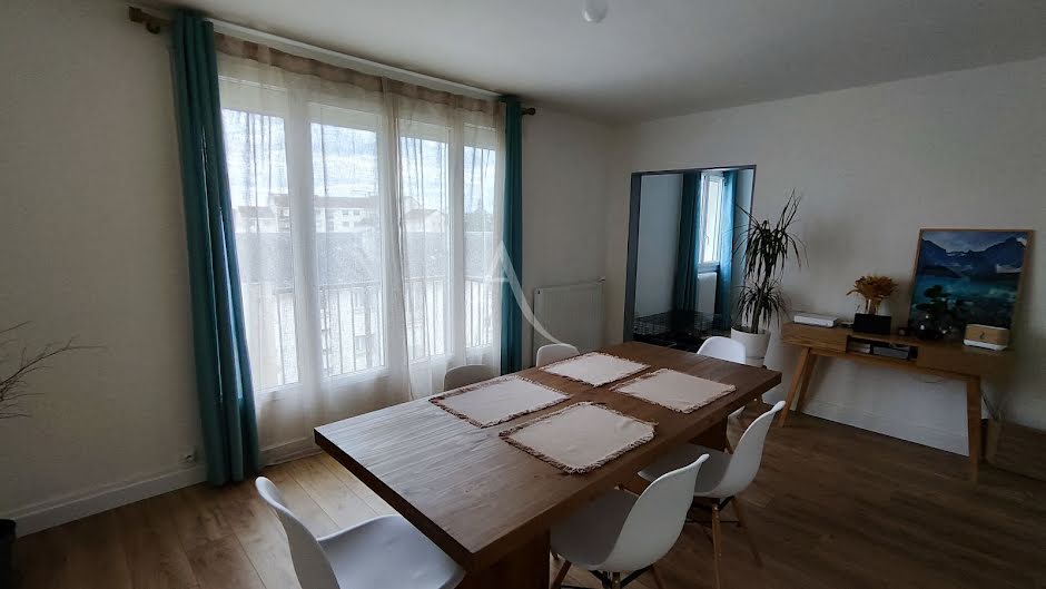 Location meublée appartement 4 pièces 71 m² à Cholet (49300), 770 €