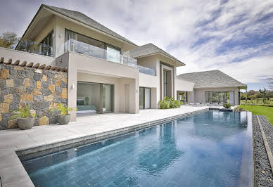 Maison avec piscine et terrasse 2