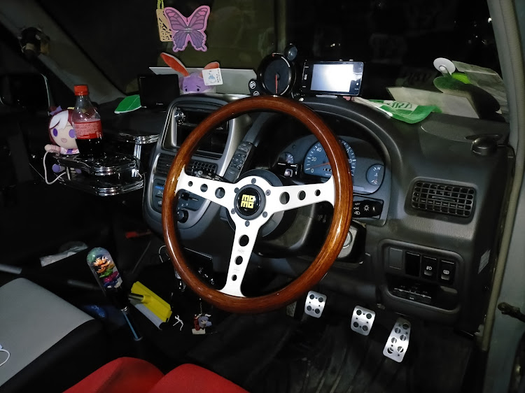 プレオのパーツ取り付け・発展途上車・タコメーター取付・MOMOステアリング・自分色に染めていくに関するカスタム事例の投稿画像8枚目