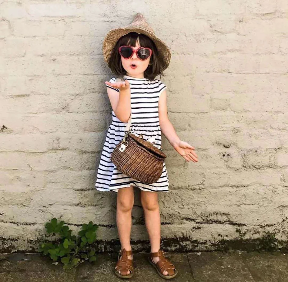 Sac pur tissé à la main en rotin et osier à motif diagonal, parfait pour les achats, la plage ou comme accessoire élégant et naturel pour toutes occasions.