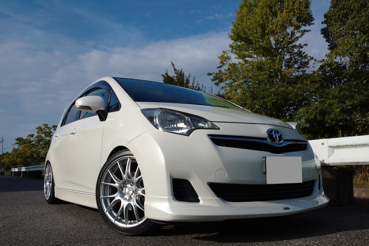 ラクティスのお盆休み・洗車・車高調整・HOMURA・LOOP POWER SHOTに関するカスタム事例の投稿画像1枚目