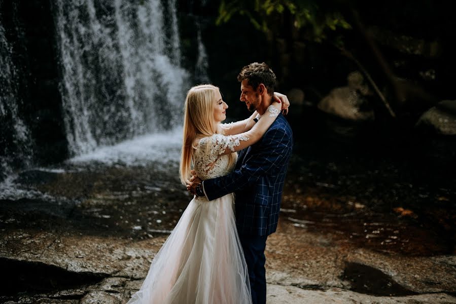 Fotografo di matrimoni Sylwia Olszewska (darkestrella). Foto del 25 ottobre 2019