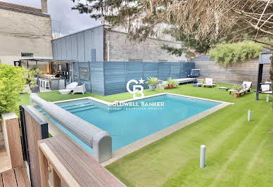 House with pool and garden 3