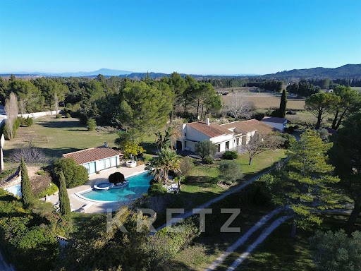 Villa avec piscine et terrasse 3