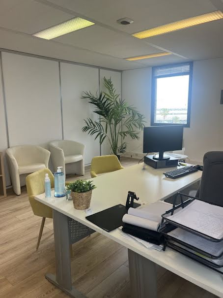 Location  locaux professionnels 5 pièces 98 m² à Nice (06000), 1 786 €