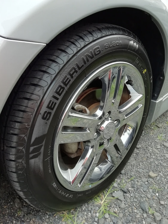 クルマの塗装屋。さんが投稿した車検終了しました。・安全運転で良いカーライフを。に関するカスタム事例の投稿画像1枚目