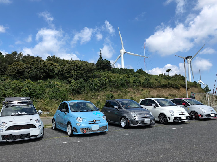 595のツーリング・オーバーフェンダー・高山高原・風車・ドローンに関するカスタム事例の投稿画像1枚目