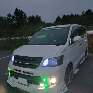 ノア AZR60G