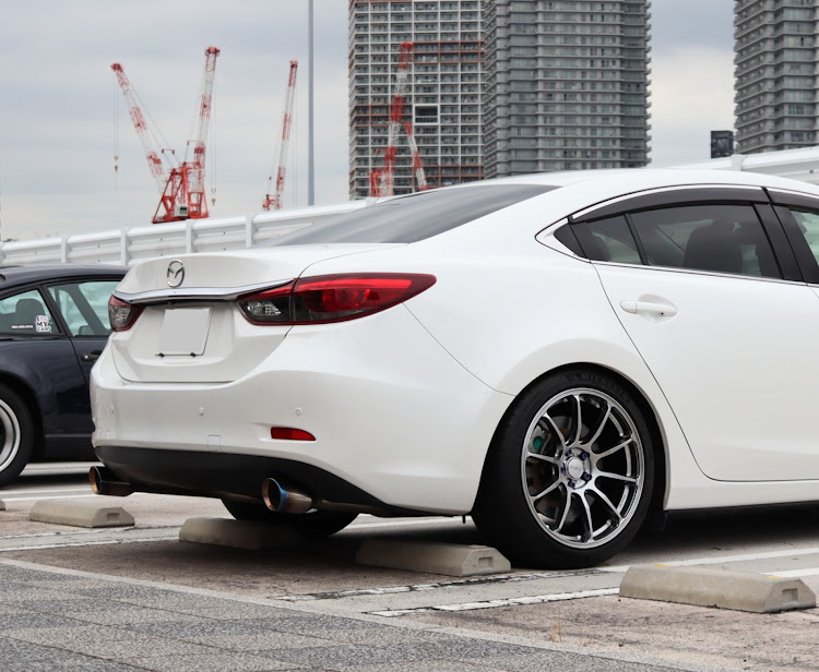 アテンザのマフラー出口を見てみたい・TRUST・GReddy・mazdaに関するカスタム事例の投稿画像1枚目