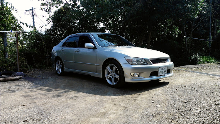 アルテッツァの納車から現在までの愛車に関するカスタム事例の投稿画像1枚目