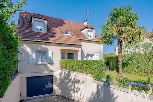 House with pool 2
