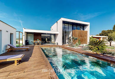 Villa with pool and terrace 4