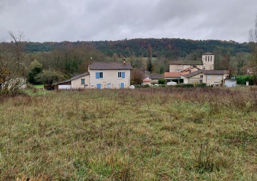 Vente terrain  2450 m² à Château-l'Evêque (24460), 39 600 €