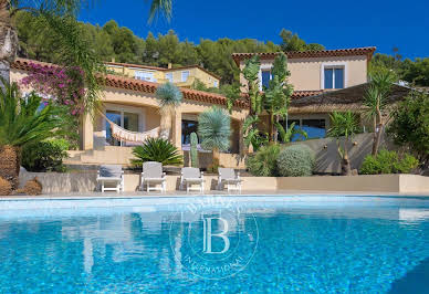 Maison avec piscine et terrasse 19