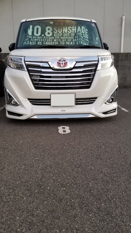 ルーミーカスタムのメッキパーツ・LEDリフレクターに関するカスタム事例の投稿画像1枚目