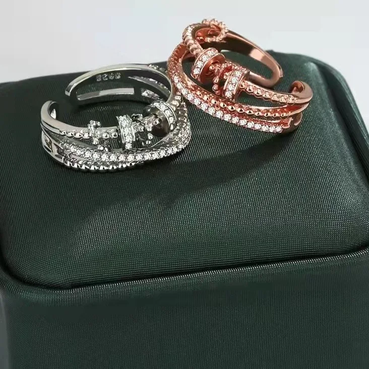 Bague Tournante Femme Plaqué Or 18K avec Micro-Incrustations de Zircon