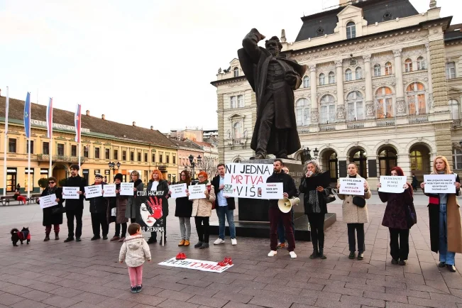 Novi Sad: Održan protest zbog ubistva dve žene