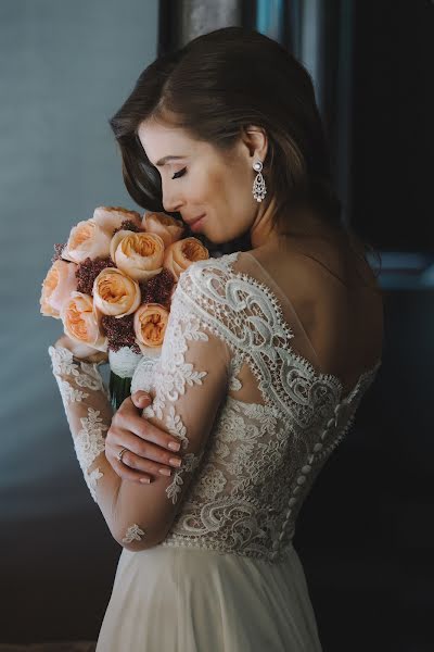 Wedding photographer Arina Miloserdova (miloserdovaarin). Photo of 28 January 2016