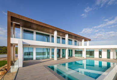 Villa with pool 3