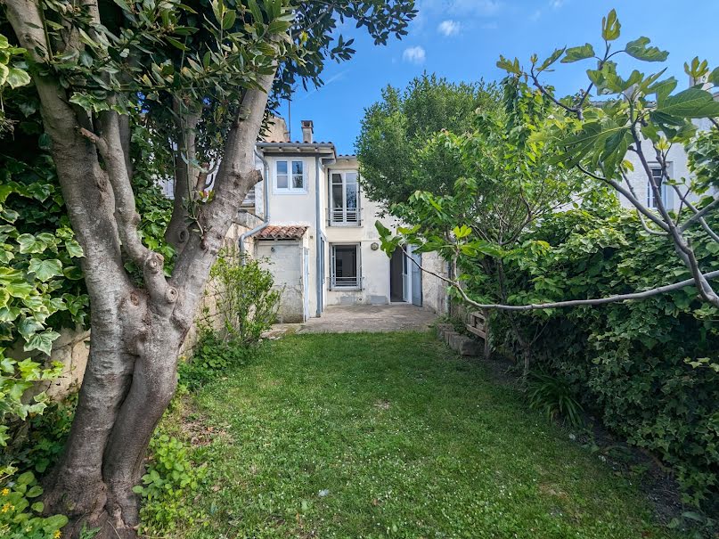 Vente maison 4 pièces 112 m² à Saintes (17100), 270 300 €