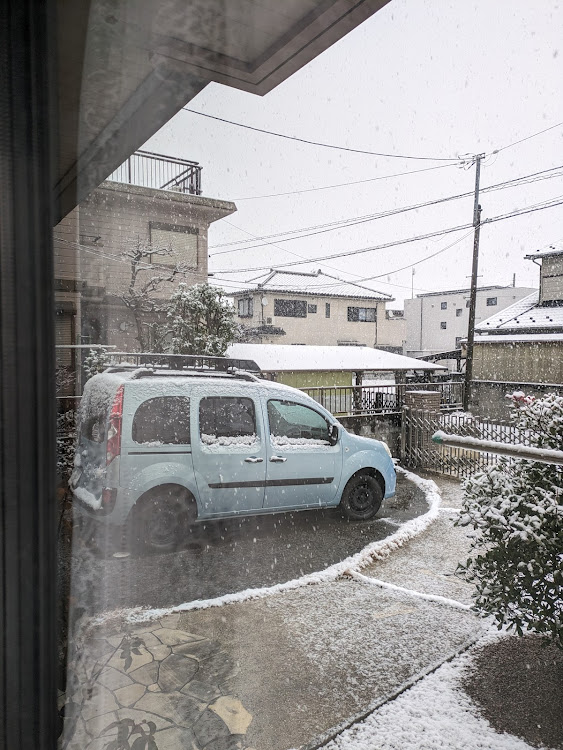 カングーの雪とコラボ・カングー・帰省中です・埼玉県某所に関するカスタム事例の投稿画像1枚目