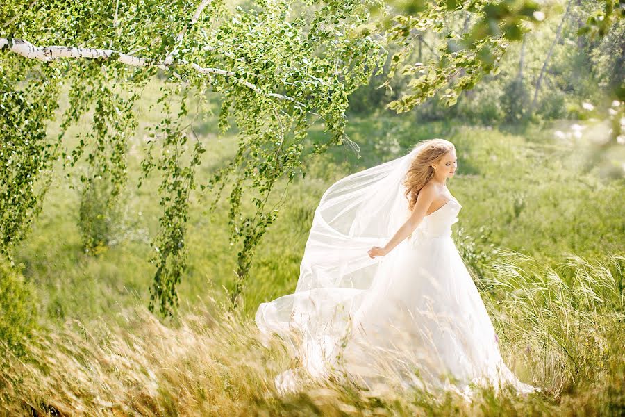 Fotógrafo de casamento Oksana Cekhmister (xsanna). Foto de 14 de março 2018