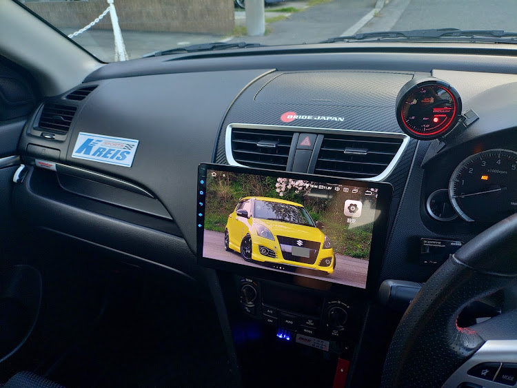 スイフトスポーツのアンドロイドナビ・EONON・10.1インチ・フローティングに関するカスタム事例の投稿画像1枚目