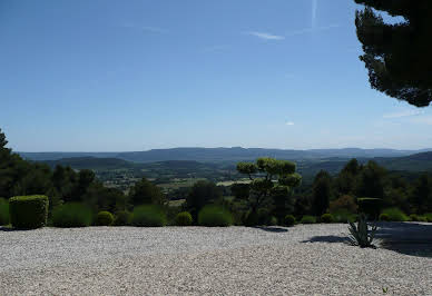 Propriété avec piscine et jardin 4