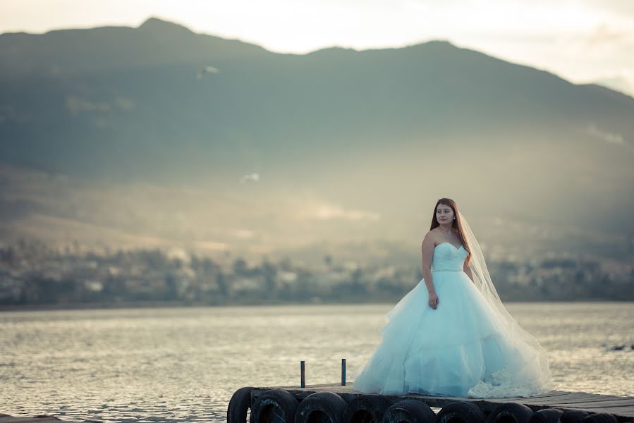 Fotografo di matrimoni Francisco Alvarado León (franciscoalvara). Foto del 23 luglio 2019