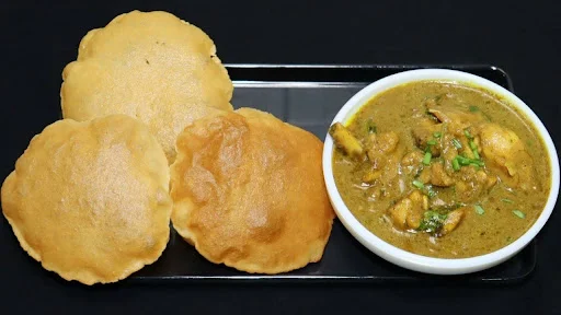 3 Poori With Chicken Chettinad Masala