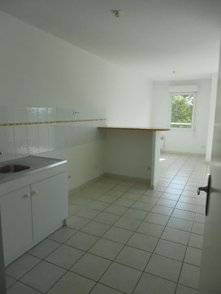 Location  appartement 2 pièces 46 m² à Nimes (30000), 585 €