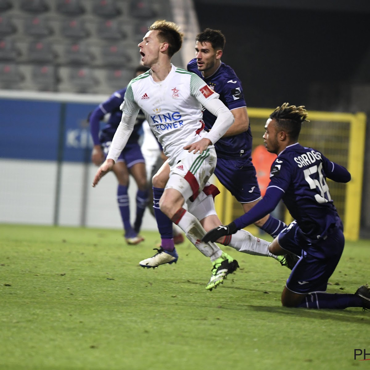 Anderlecht's Francis Amuzu and OHL's Kamal Sowah fight for the