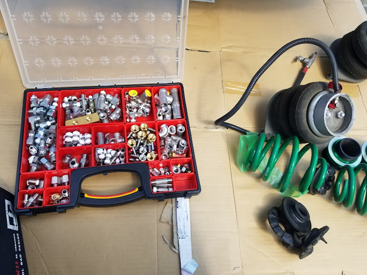 セレナの車検戻し・エアサス→車高調に・DIY・明日黄砂すごいらしいに関するカスタム事例の投稿画像5枚目