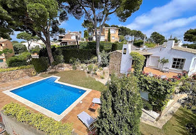 Villa with pool and terrace 3