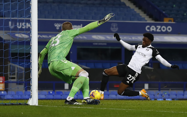 Josh Maja of Fulham scores their side's first goal past Robin Olsen of Everton during the Premier League match at Goodison Park on February 14, 2021 in Liverpool