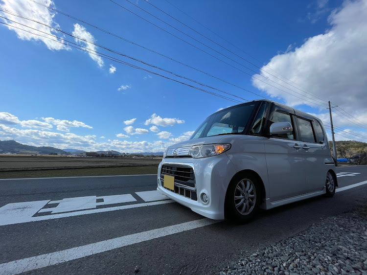 タントカスタムのタント・車高短・純ベタ・映えてる？に関するカスタム事例の投稿画像1枚目