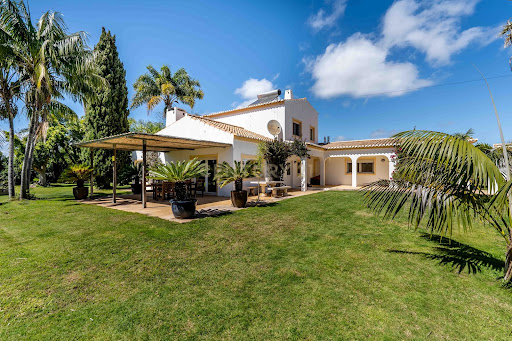 Maison avec piscine et jardin 5