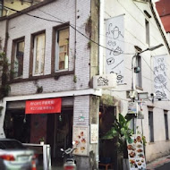 R9 Café 蜜糖吐司、鬆餅專賣店