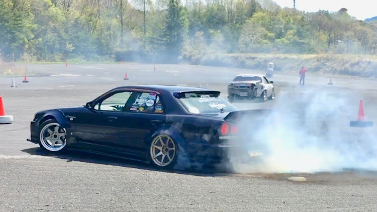 スカイラインのDIY・車高調整・アライメント調整・グダグダdiy・ドリフトに関するカスタム事例の投稿画像10枚目