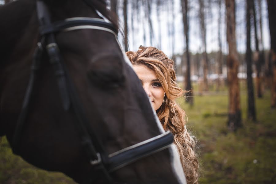 Wedding photographer Aleksandr Saribekyan (alexsaribekyan). Photo of 12 December 2013